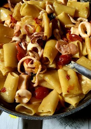 Foto di Paccheri di Gragnano con pachino e calamari