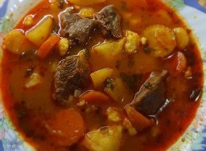 Marhagulyás leves recept fotója