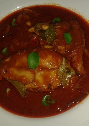 A picture of Kallushappu meen curry.