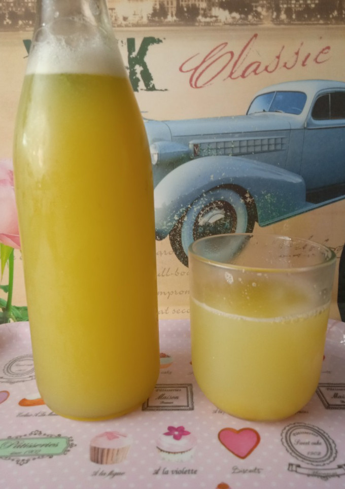 Una foto de Zumo de melón y manzana