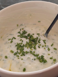 Una foto de Dip de yogurt con ciboullette