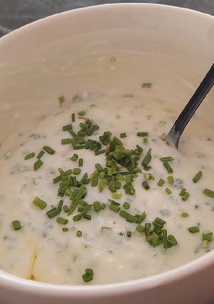 Una foto de Dip de yogurt con ciboullette