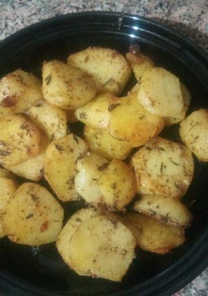 Une photo de Patate épicée et grillée au four