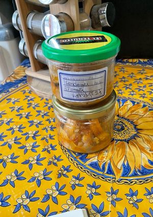 Une photo de Conserve de concassée de tomates, ail, basilic et oignon blanc