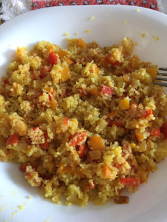 Una foto de Cous cous con verduras y curry