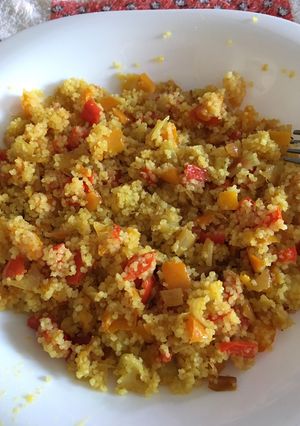 Una foto de Cous cous con verduras y curry