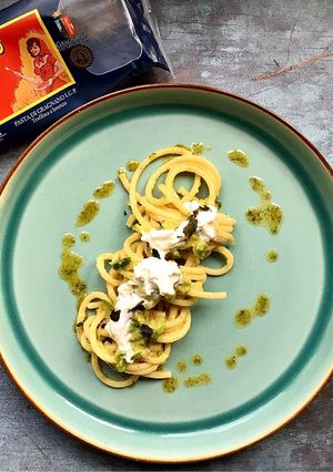 A picture of Speedy bucatini with courgettes and burrata.
