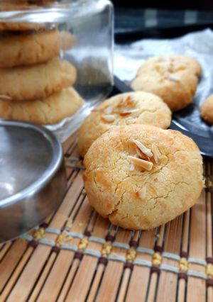A picture of Almond Cookies.