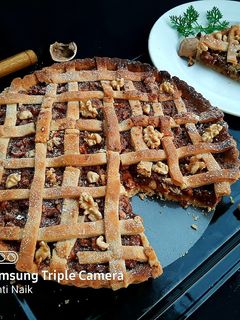 વોલનટ કેરેમલ પાઈ - વ્હિટ બેઝ (Walnut Caramel Pie - Wheat Base Recipe in Gujarati) રેસીપી મુખ્ય ફોટો