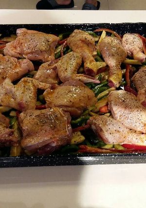 Una foto de Trozos de pollo primavera😊