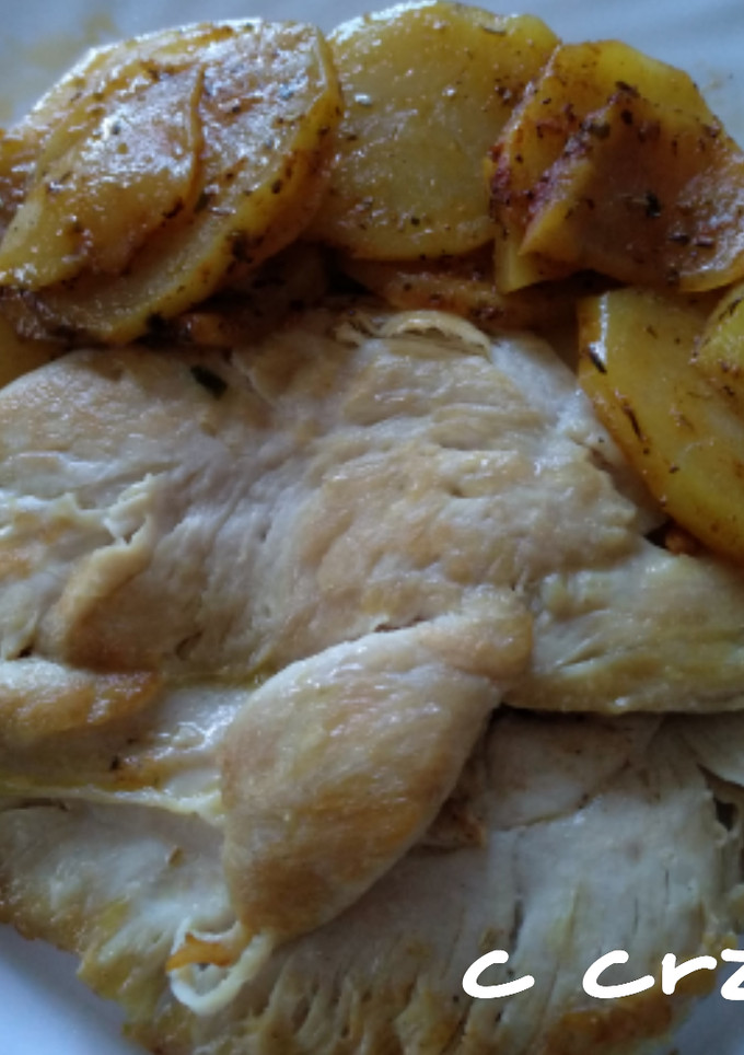 Una foto de Solomillo de pavo con patatas en microondas