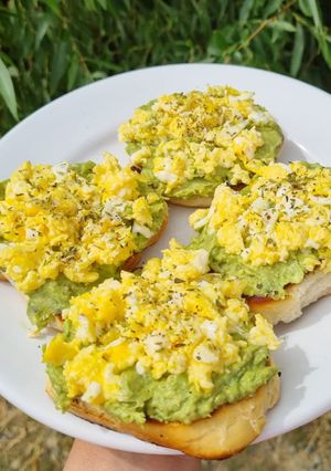 Una foto de Tostón con Palta y Huevo