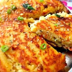 A picture of Handwa Gujrati special Savory Cake.