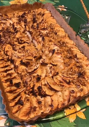 Une photo de Tarte pommes,miel et noix pâte brisée à l huile de noix
