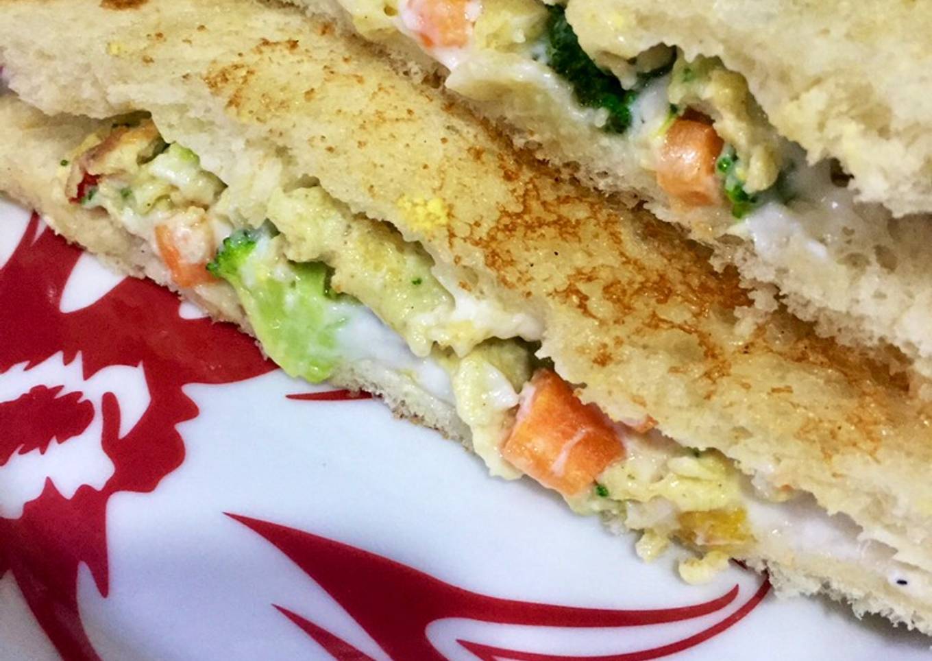 Vegetables egg sandwich