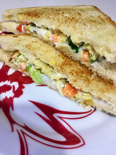 A picture of Vegetables egg sandwich.