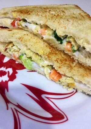 A picture of Vegetables egg sandwich.
