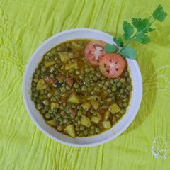 A picture of Lilva curry.