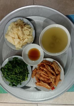 Hình của món Cơm nhà đơn giản.