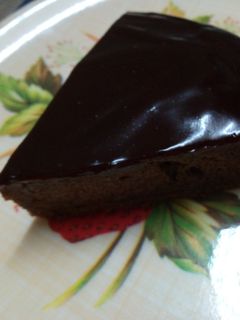 عکسی از دستور کیک با روکش شکلات بدون فر😋