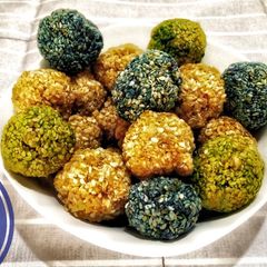 Sesame Praline's with Four flavours A picture of Sesame Praline's with Four flavours.