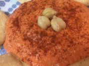 Una foto de dip de pimiento rojo