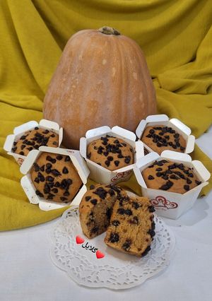 عکسی از دستور کاپ کیک کدو حلوایی و شکلات چیپسی 😋