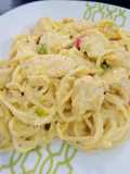 Pasta en crema de queso con pechuga de pollo