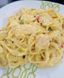 Pasta en crema de queso con pechuga de pollo
