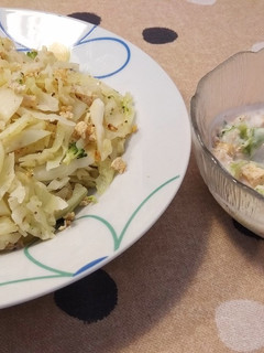 Una foto de Repollo de berza con salsa de tofu, yogur y otros