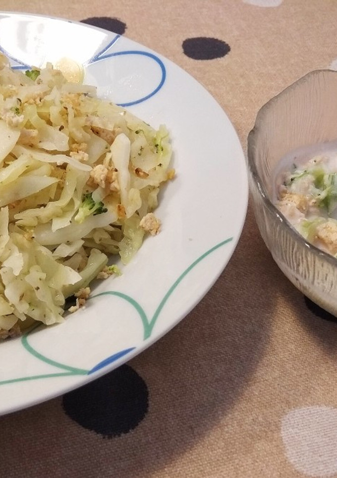 Una foto de Repollo de berza con salsa de tofu, yogur y otros