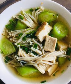 canh mướp nấm kim châm