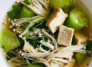 Hình của món Canh mướp nấm kim châm (chay).