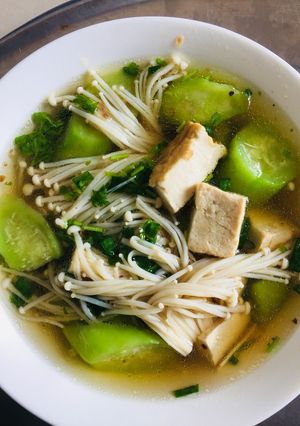 Hình của món Canh mướp nấm kim châm (chay).