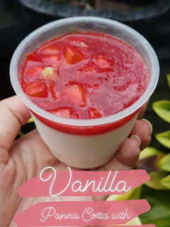 Foto resep Vanilla Panna Cotta with Strawberry Sauce