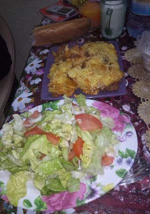 صورة لوصفة بطاطا والمرقاز (نوع من السجق) في الكوشة