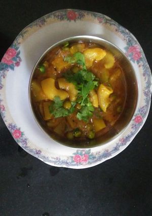 A picture of Macaroni aloo matar ki sabzi.