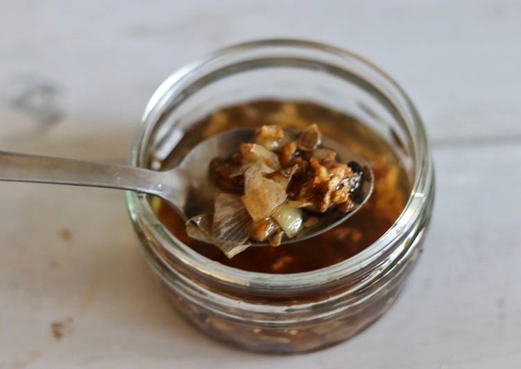 Recipe of Homemade Garlic oil - kra teum Jeaw 🧄