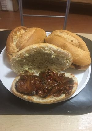 Una foto de Tortas de Berenjenas al adobo como lunch para día de campo