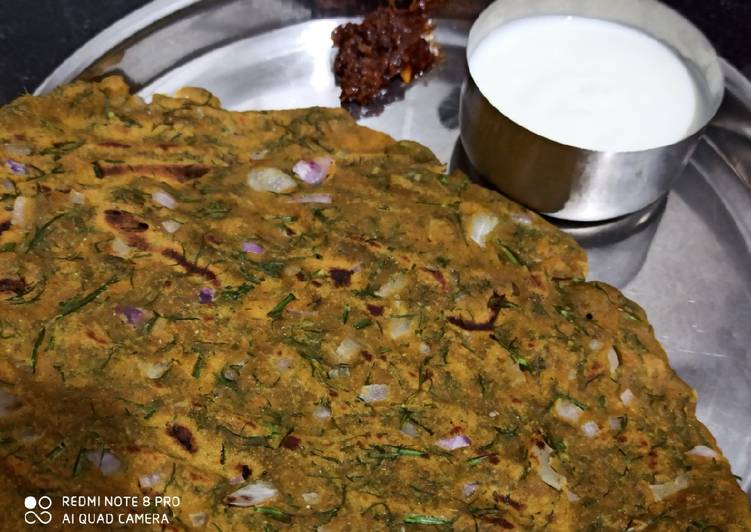 Steps to Make Homemade Bajra and dill leaves thalipeeth