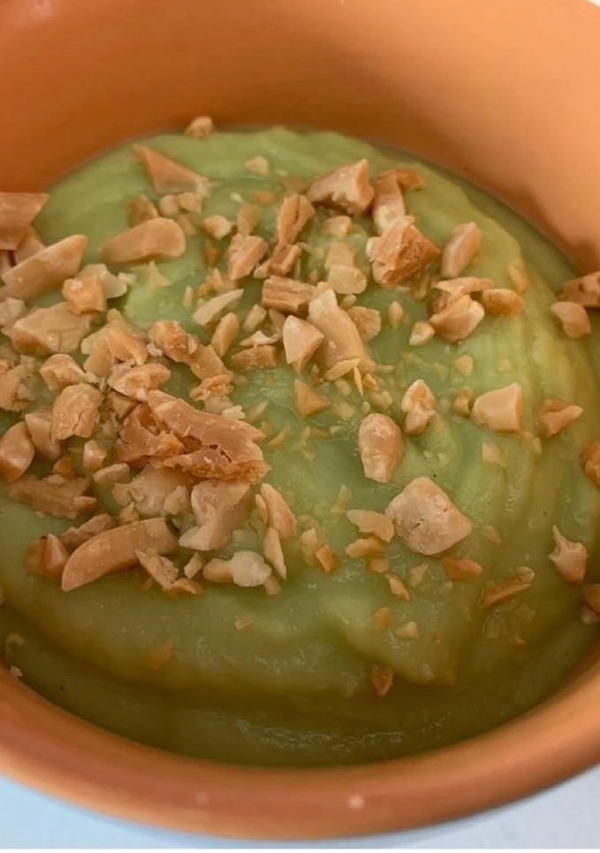 Una foto de Crema rápida de calabacín y aguacate