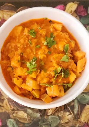 A picture of Raw Banana Curry.
