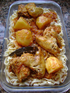 Una foto de Estofado de alitas de pollo con tallarines