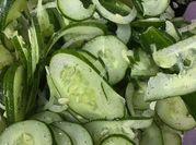 Una foto de eneldo y pepino