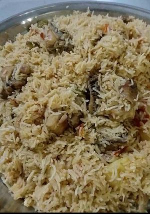 A picture of Chicken pulao.