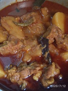 রবিবাসরীয় পাঁঠার মাংসের ঝোল (Sunday Mutton curry recipe in Bengali) রেসিপির প্রধান ছবি