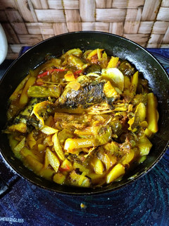 মাছের মাথা দিয়ে আলু, বেগুন(macher matha diye aloo begun recipe in Bengali) রেসিপির প্রধান ছবি