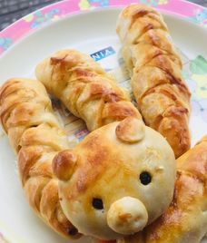 bánh mì xúc xích heo