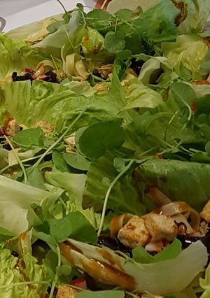 Una foto de Tazas de lechuga con pato crujiente y salsa hoisin