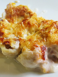 Una foto de Galets rellenos de carne de cocido con bechamel gratinado